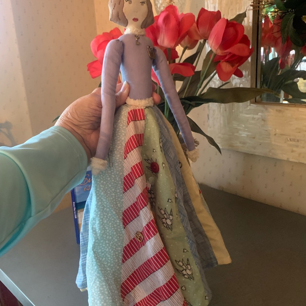 Tender Heart Treasures, CLOTH rag doll..2003. Doll is 21 inches tall. BEAUTIFUL. - Picture 8 of 11